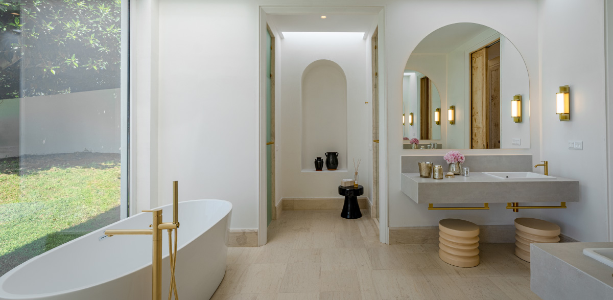 28-bathroom-mandola-rosa-grecotel-resorts-royal-pavilion-villas